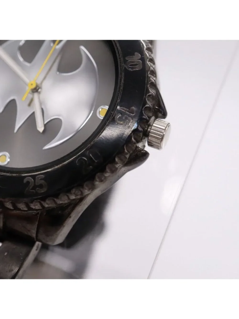 Batman Bat Signal Men's Watch Gunmetal Black Bezel Bracelet BAT8009 Accutime